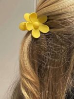 Yellow flower clip 2